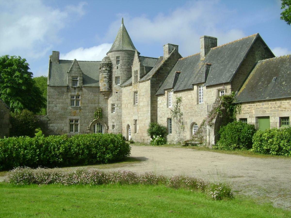 Manoir De Kerguereon Bed & Breakfast Ploubezre Exterior photo